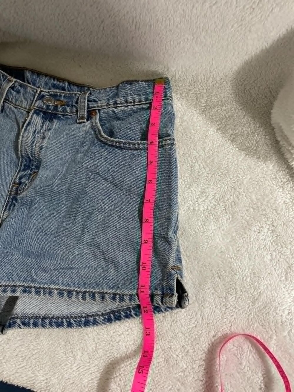 Women's Levi Denim Shorts - Picture 6 of 9
